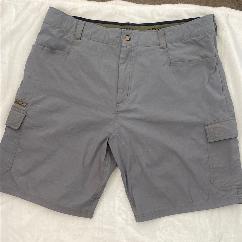 ORVIS Men's Gray Cargo Shorts. Size 40